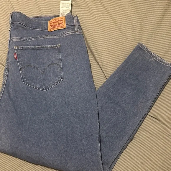 Levi's Women's Light Blue Straight Leg Jeans - Picture 1 of 5